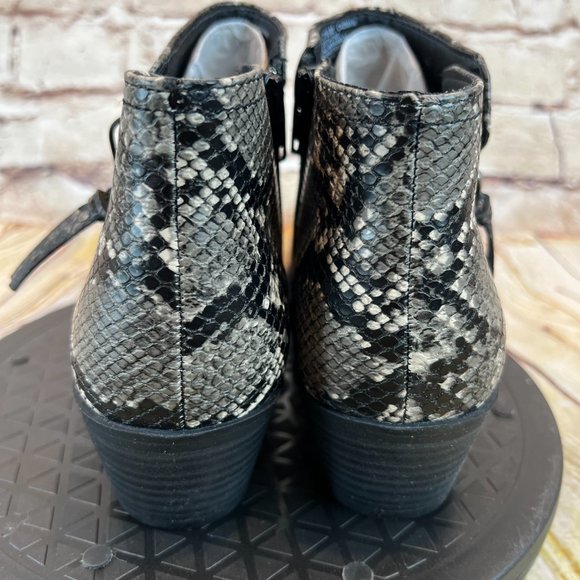 Arizona Women's Western Gray Snake Print Side Zip Ankle Boots Booties Size 7 - Picture 3 of 8